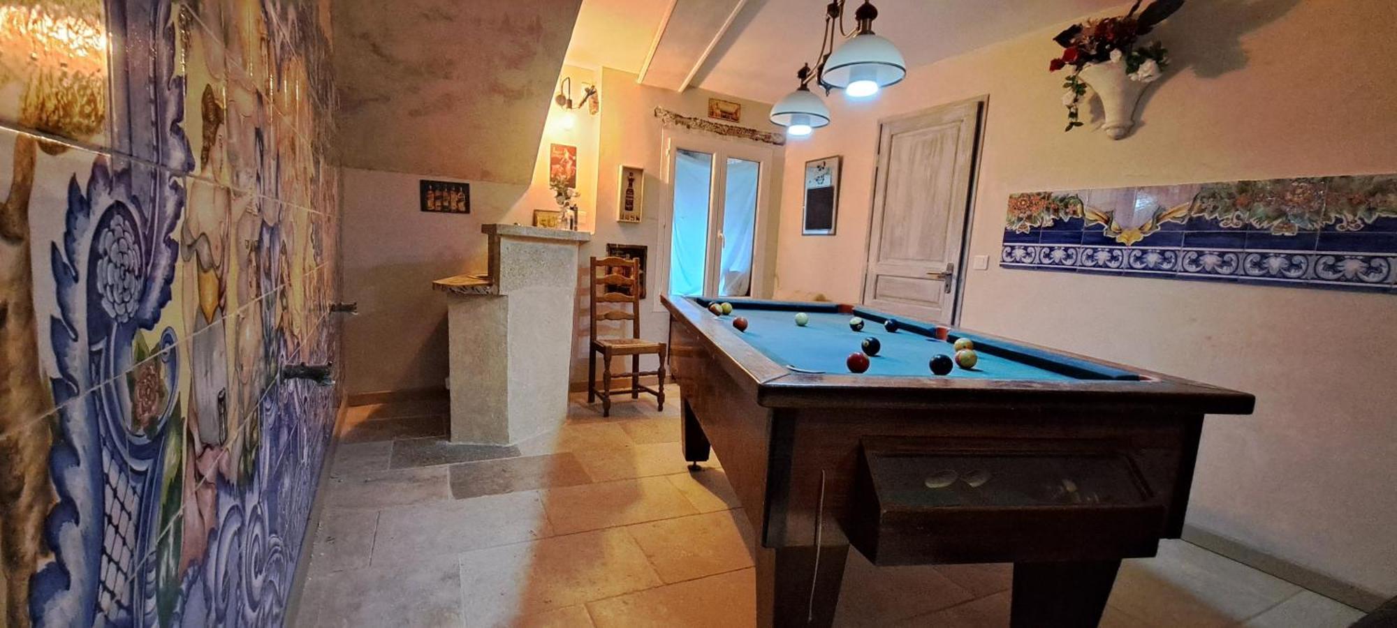 Chez Maxime Apartment Fraissinet-de-Fourques ภายนอก รูปภาพ