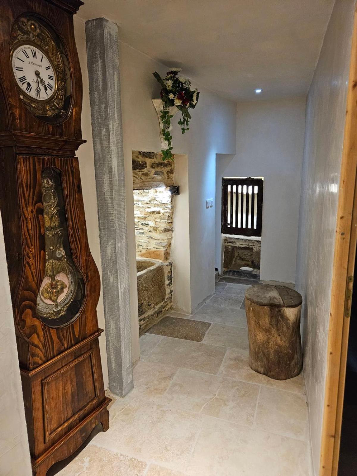 Chez Maxime Apartment Fraissinet-de-Fourques ภายนอก รูปภาพ